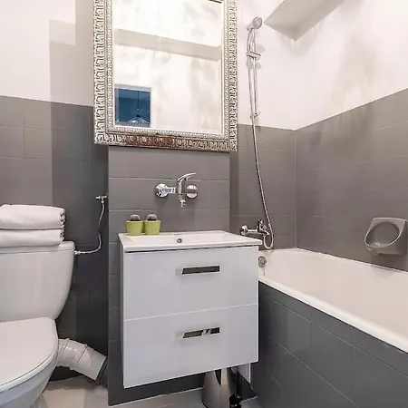 Station Gold Street Apartment Warsaw